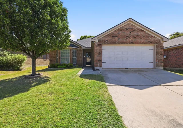 Photo 2 of Single family home for sale at 2309 Halladay Trl, Fort Worth, TX 76108 | MLS# 21358854 | Listing updated on 2026-09-12
