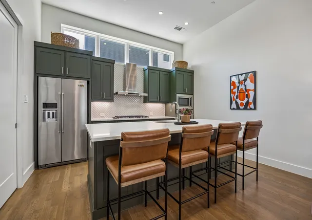 Photo 4 of Condo for sale at 3200 Ross Ave #37, Dallas, TX 75204 | MLS# 21356269 | Listing updated on 2026-09-13