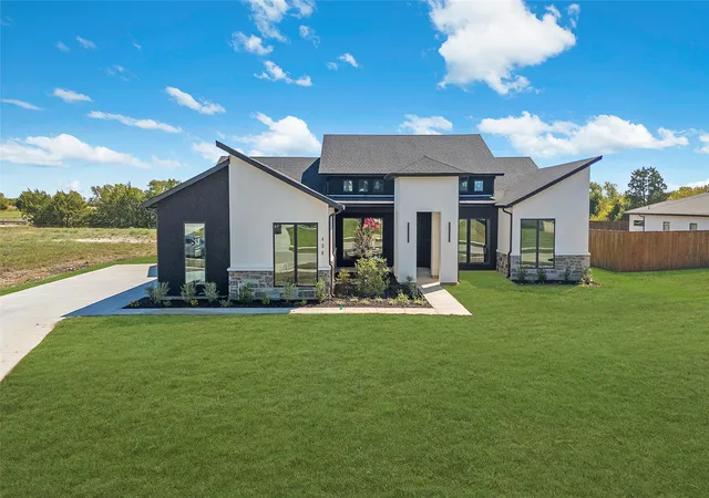 Photo 1 of Single family home for sale at 430 Whispering Wy, Red Oak, TX 75154 | MLS# 21356278 | Listing updated on 2026-09-12