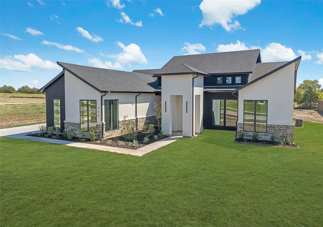 Photo 3 of Single family home for sale at 430 Whispering Wy, Red Oak, TX 75154 | MLS# 21356278 | Listing updated on 2026-09-12