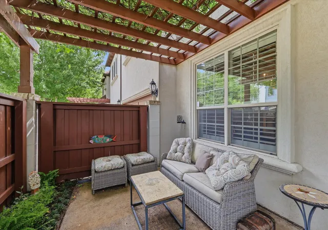 Photo 3 of Single family home for sale at 605 Montgomery St, Fort Worth, TX 76107 | MLS# 21355546 | Listing updated on 2026-09-09