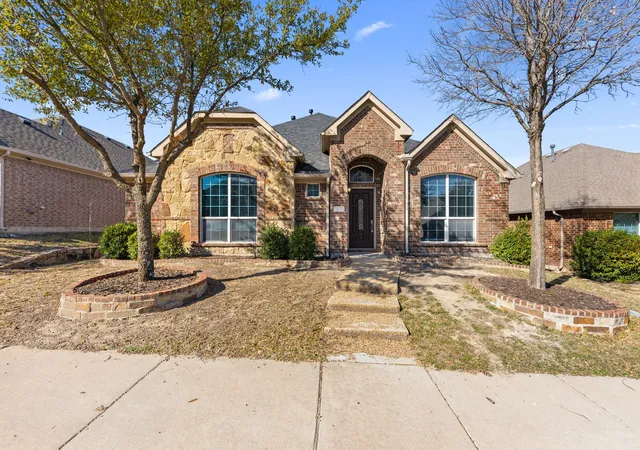 Photo 1 of Single family home for sale at 433 Castle St, De Soto, TX 75115 | MLS# 21355782 | Listing updated on 2026-09-14