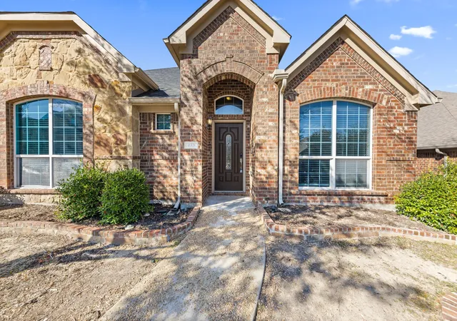 Photo 3 of Single family home for sale at 433 Castle St, De Soto, TX 75115 | MLS# 21355782 | Listing updated on 2026-09-14
