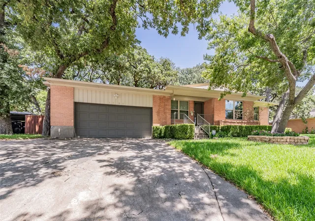 Photo 2 of Single family home for sale at 1233 Fair Oaks Dr, Irving, TX 75060 | MLS# 21357853 | Listing updated on 2026-09-12