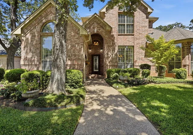 Photo 2 of Single family home for sale at 6009 Wallace Meadows Ct, Arlington, TX 76001 | MLS# 21342656 | Listing updated on 2026-09-13