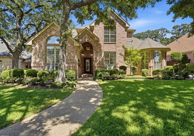 Photo 3 of Single family home for sale at 6009 Wallace Meadows Ct, Arlington, TX 76001 | MLS# 21342656 | Listing updated on 2026-09-13