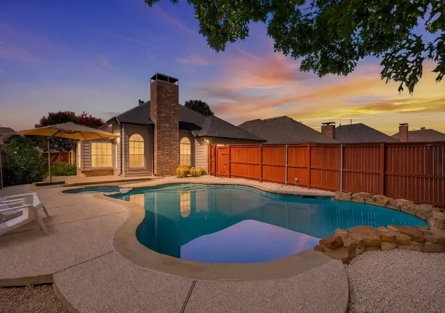 Photo 3 of Single family home for sale at 204 Meredith Ct, Irving, TX 75063 | MLS# 21354968 | Listing updated on 2026-09-11