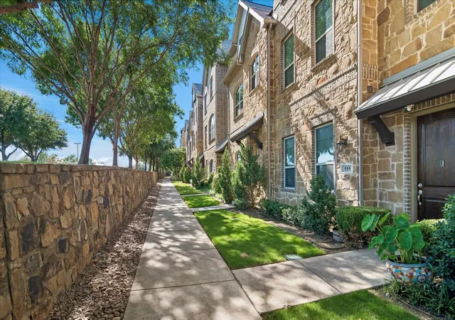 Photo 2 of Sale Pending at 559 W Royal Ln, Irving, TX 75039 | MLS# 21358005 | Listing updated on 2026-10-03