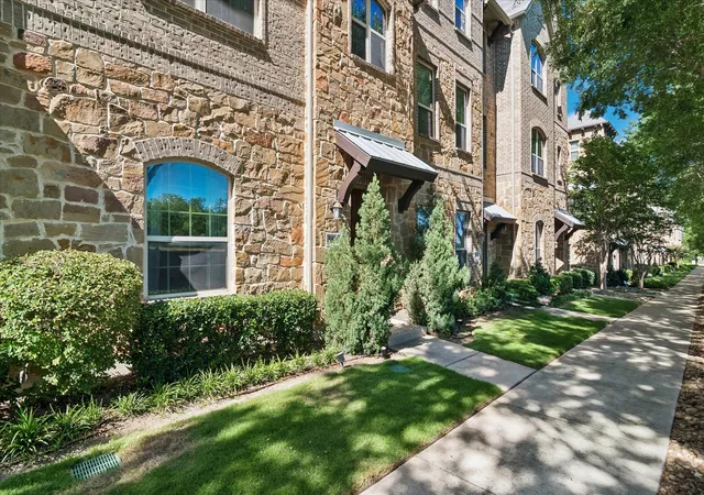 Photo 3 of Sale Pending at 559 W Royal Ln, Irving, TX 75039 | MLS# 21358005 | Listing updated on 2026-10-03