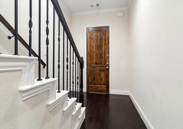 Photo 3 of Sale Pending at 559 W Royal Ln, Irving, TX 75039 | MLS# 21358005 | Listing updated on 2026-10-03