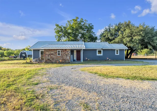 Photo 1 of Single family home for sale at 4080 Pleasant Valley Rd, Mineral Wells, TX 76067 | MLS# 21359302 | Listing updated on 2026-09-10