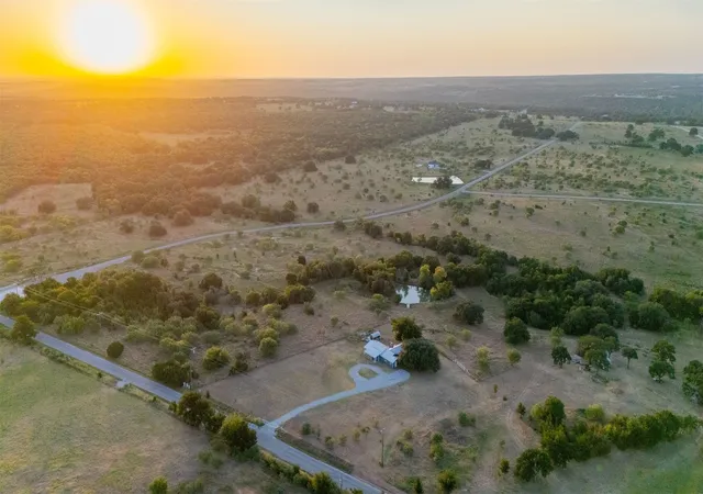 Photo 1 of Single family home for sale at 4080 Pleasant Valley Rd, Mineral Wells, TX 76067 | MLS# 21359302 | Listing updated on 2026-10-06
