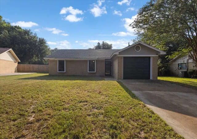 Photo 1 of Single family home for sale at 710 Southwood Dr, Athens, TX 75751 | MLS# 21359316 | Listing updated on 2026-09-11
