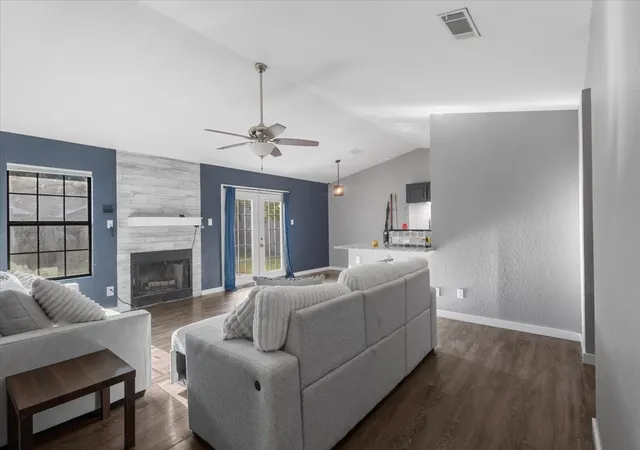 Photo 3 of Single family home for sale at 710 Southwood Dr, Athens, TX 75751 | MLS# 21359316 | Listing updated on 2026-09-11