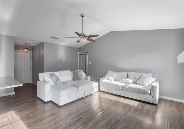 Photo 4 of Single family home for sale at 710 Southwood Dr, Athens, TX 75751 | MLS# 21359316 | Listing updated on 2026-09-11