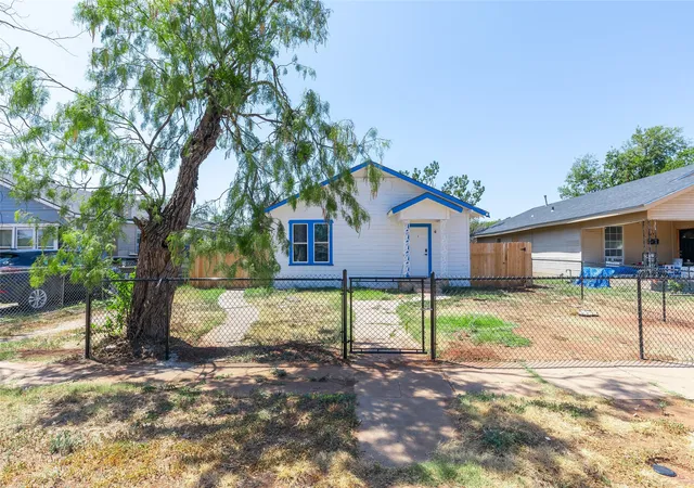 Photo 1 of Single family home for sale at 1833 N 7th St, Abilene, TX 79603 | MLS# 21357683 | Listing updated on 2026-09-10