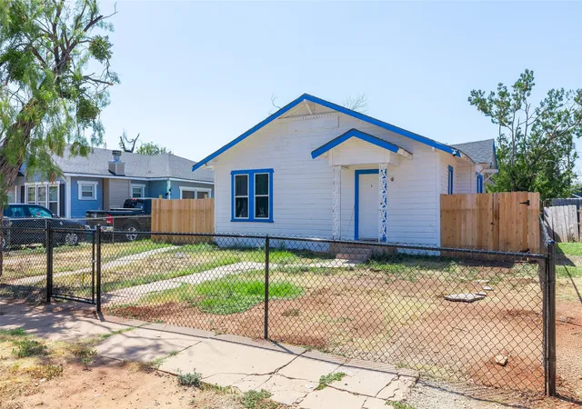 Photo 2 of Single family home for sale at 1833 N 7th St, Abilene, TX 79603 | MLS# 21357683 | Listing updated on 2026-09-10
