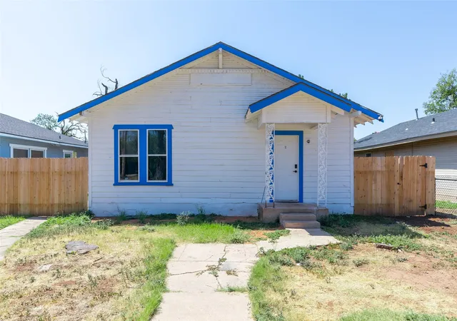 Photo 3 of Single family home for sale at 1833 N 7th St, Abilene, TX 79603 | MLS# 21357683 | Listing updated on 2026-09-10