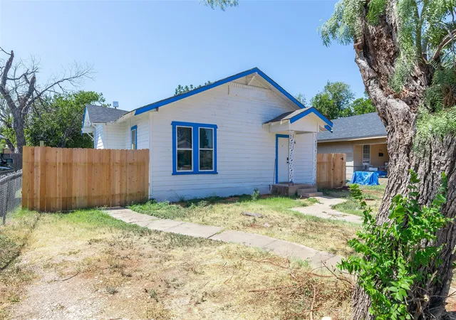 Photo 3 of Single family home for sale at 1833 N 7Th St, Abilene, TX 79603 | MLS# 21357683 | Listing updated on 2026-10-04