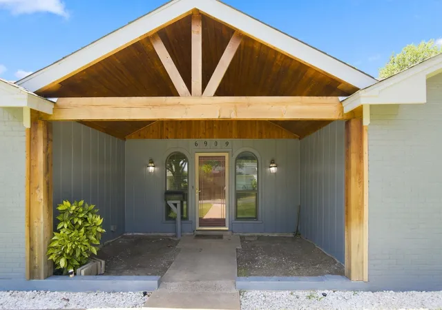Photo 3 of Single family home for sale at 6909 Sandalwood Ln, Fort Worth, TX 76116 | MLS# 21357319 | Listing updated on 2026-09-12