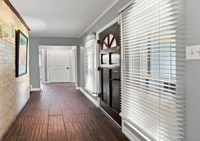 Photo 3 of Single family home for sale at 6909 Sandalwood Ln, Fort Worth, TX 76116 | MLS# 21357319 | Listing updated on 2026-09-20