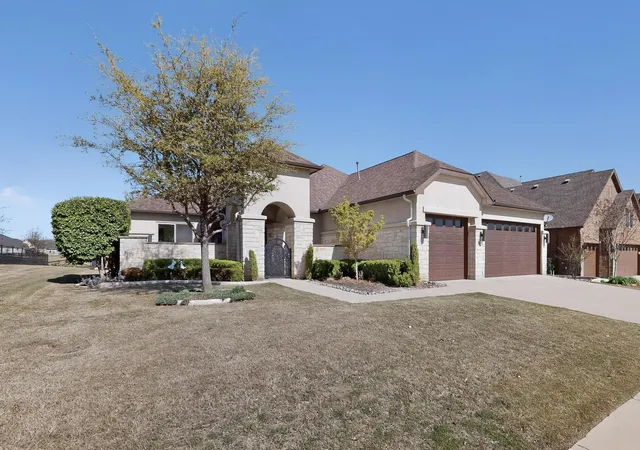 Photo 3 of Single family home for sale at 8708 Crestview Dr, Denton, TX 76207 | MLS# 21358696 | Listing updated on 2026-09-11