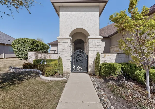 Photo 3 of Single family home for sale at 8708 Crestview Dr, Denton, TX 76207 | MLS# 21358696 | Listing updated on 2026-09-11