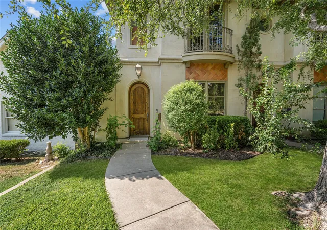 Photo 1 of Sale Pending at 3633 Crestline Rd, Fort Worth, TX 76107 | MLS# 21357287 | Listing updated on 2026-09-10