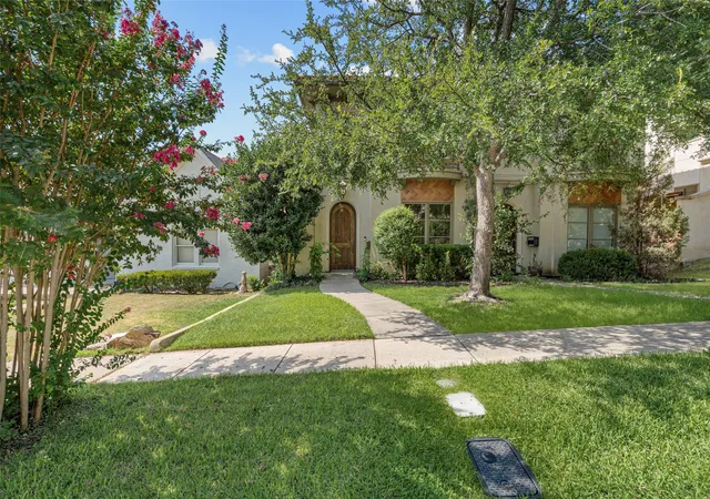 Photo 28 of Sale Pending at 3633 Crestline Rd, Fort Worth, TX 76107 | MLS# 21357287 | Listing updated on 2026-09-10