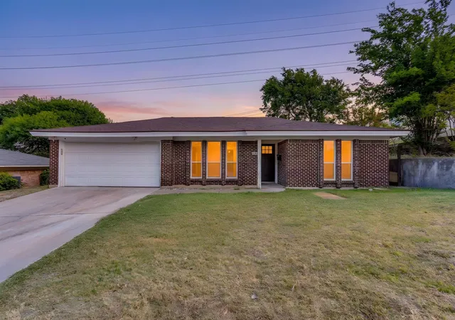Photo 1 of Single family home for sale at 332 W Hallmark Dr, Fort Worth, TX 76134 | MLS# 21351455 | Listing updated on 2026-09-08