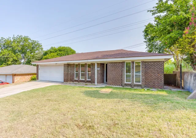 Photo 3 of Single family home for sale at 332 W Hallmark Dr, Fort Worth, TX 76134 | MLS# 21351455 | Listing updated on 2026-09-08