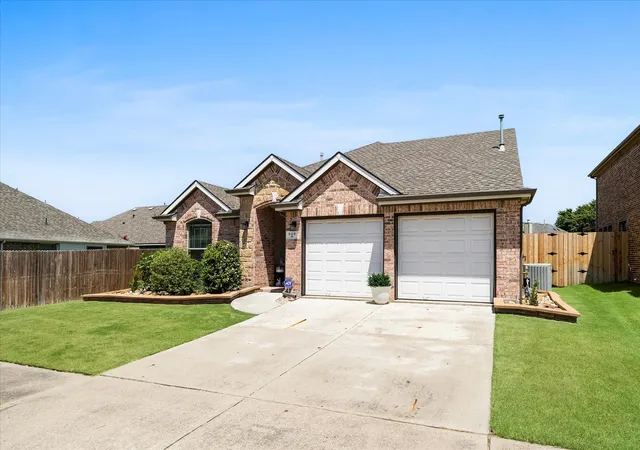 Photo 2 of Single family home for sale at 809 Cauble Dr, Fate, TX 75087 | MLS# 21358008 | Listing updated on 2026-10-06