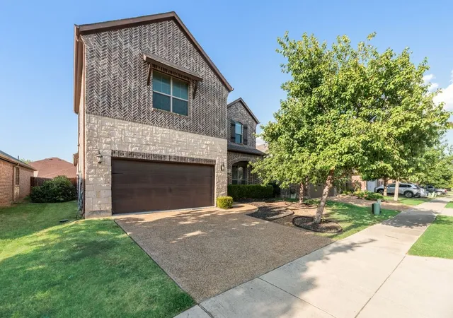Photo 2 of Single family home for sale at 929 Lake Meadow Ln, Little Elm, TX 75068 | MLS# 21359163 | Listing updated on 2026-09-11
