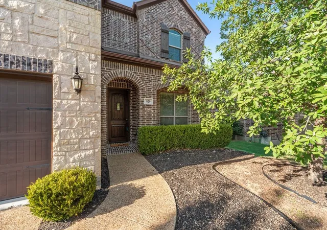 Photo 4 of Single family home for sale at 929 Lake Meadow Ln, Little Elm, TX 75068 | MLS# 21359163 | Listing updated on 2026-09-11