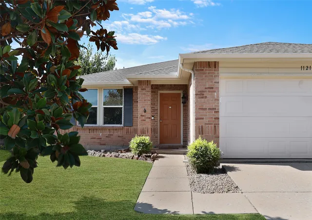 Photo 3 of Single family home for sale at 1121 Batt Masterson Dr, Anna, TX 75409 | MLS# 21356237 | Listing updated on 2026-09-13
