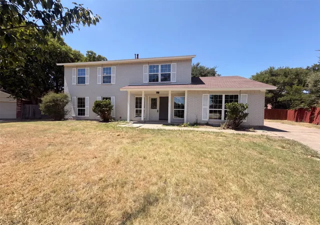 Photo 1 of Sale Pending at 526 Royal Valley Rd, Grand Prairie, TX 75052 | MLS# 21359430 | Listing updated on 2026-09-21