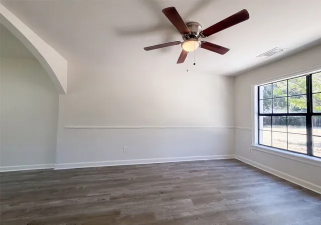 Photo 2 of Sale Pending at 526 Royal Valley Rd, Grand Prairie, TX 75052 | MLS# 21359430 | Listing updated on 2026-09-21