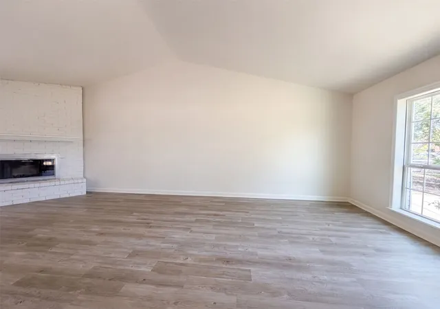 Photo 3 of Sale Pending at 526 Royal Valley Rd, Grand Prairie, TX 75052 | MLS# 21359430 | Listing updated on 2026-09-21