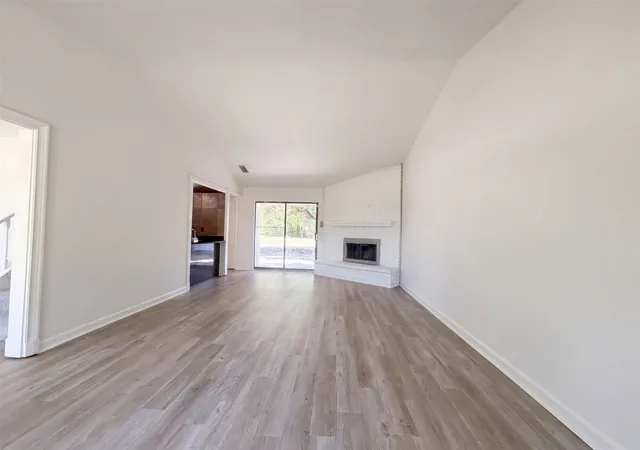 Photo 4 of Sale Pending at 526 Royal Valley Rd, Grand Prairie, TX 75052 | MLS# 21359430 | Listing updated on 2026-09-21