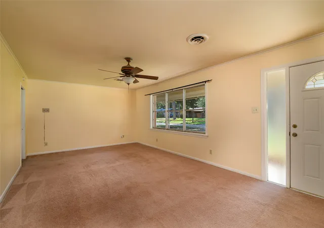 Photo 3 of Single family home for sale at 5810 Lovers Ln, Shreveport, LA 71105 | MLS# 21359422 | Listing updated on 2026-09-13