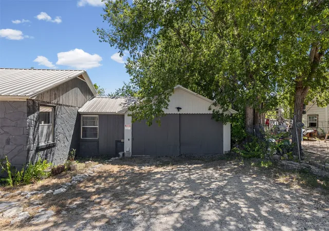 Photo 2 of Single family home for sale at 709 Hereford St, Glen Rose, TX 76043 | MLS# 21356940 | Listing updated on 2026-09-09