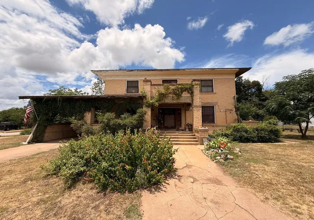 Photo 1 of Sale Pending at 806 S Willow St, Brady, TX 76825 | MLS# 21359339 | Listing updated on 2026-09-15