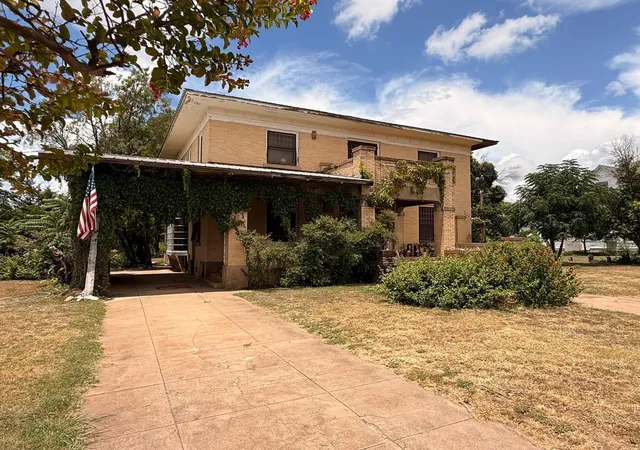 Photo 2 of Sale Pending at 806 S Willow St, Brady, TX 76825 | MLS# 21359339 | Listing updated on 2026-09-15