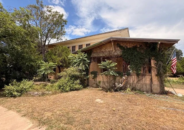 Photo 2 of Sale Pending at 806 S Willow St, Brady, TX 76825 | MLS# 21359339 | Listing updated on 2026-09-15