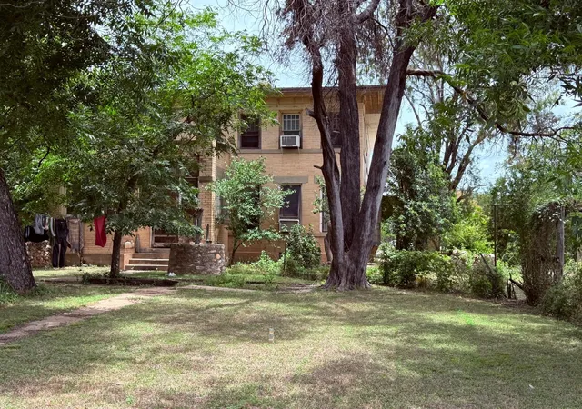 Photo 4 of Sale Pending at 806 S Willow St, Brady, TX 76825 | MLS# 21359339 | Listing updated on 2026-09-15