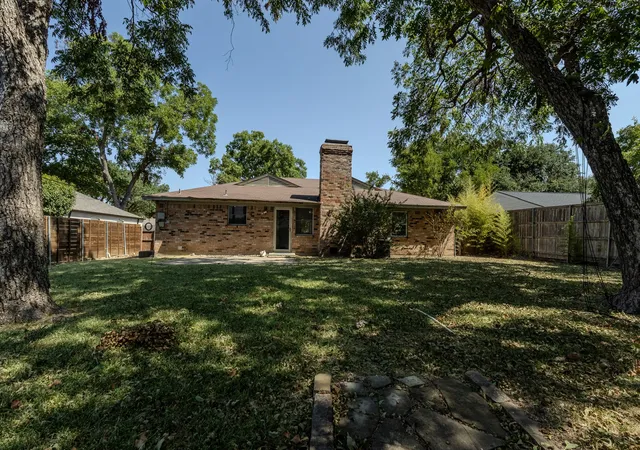 Photo 13 of Sale Pending at 617 Parkview Ln, Richardson, TX 75080 | MLS# 21355472 | Listing updated on 2026-09-21