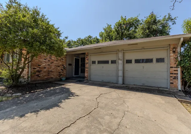 Photo 2 of Sale Pending at 617 Parkview Ln, Richardson, TX 75080 | MLS# 21355472 | Listing updated on 2026-09-21