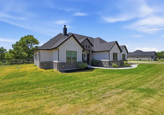Photo 2 of Single family home for sale at 125 County Road 4865, Azle, TX 76020 | MLS# 21358672 | Listing updated on 2026-09-12