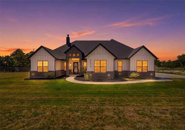 Photo 3 of Single family home for sale at 125 County Road 4865, Azle, TX 76020 | MLS# 21358672 | Listing updated on 2026-09-26