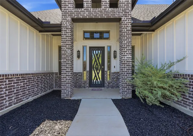 Photo 4 of Single family home for sale at 125 County Road 4865, Azle, TX 76020 | MLS# 21358672 | Listing updated on 2026-09-26